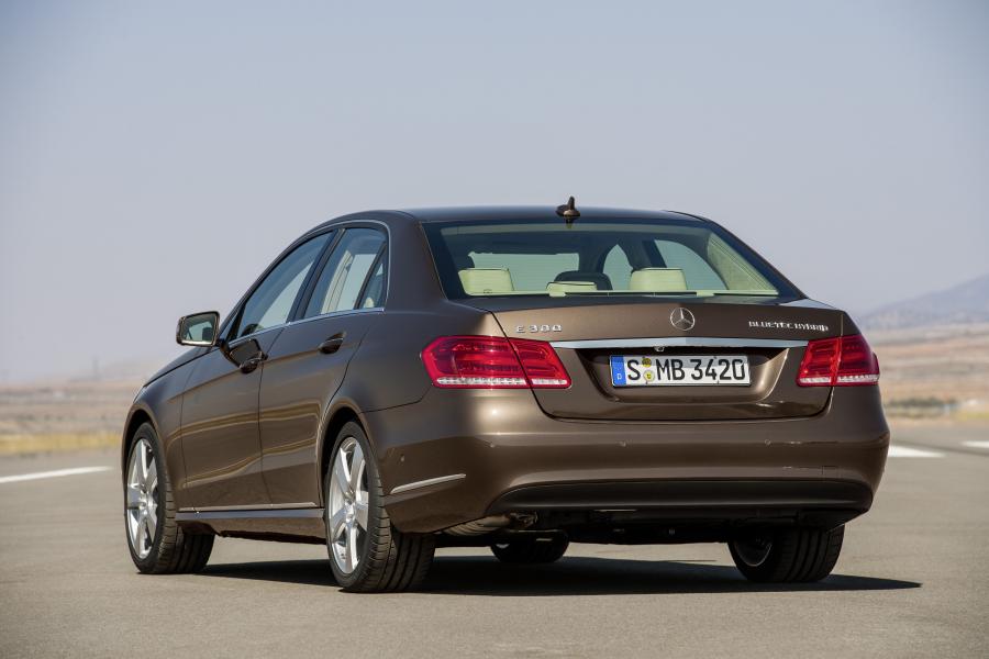 Mercedes-Benz E300 BlueTEC Hybrid 2013 года  (фото 10 из 30)